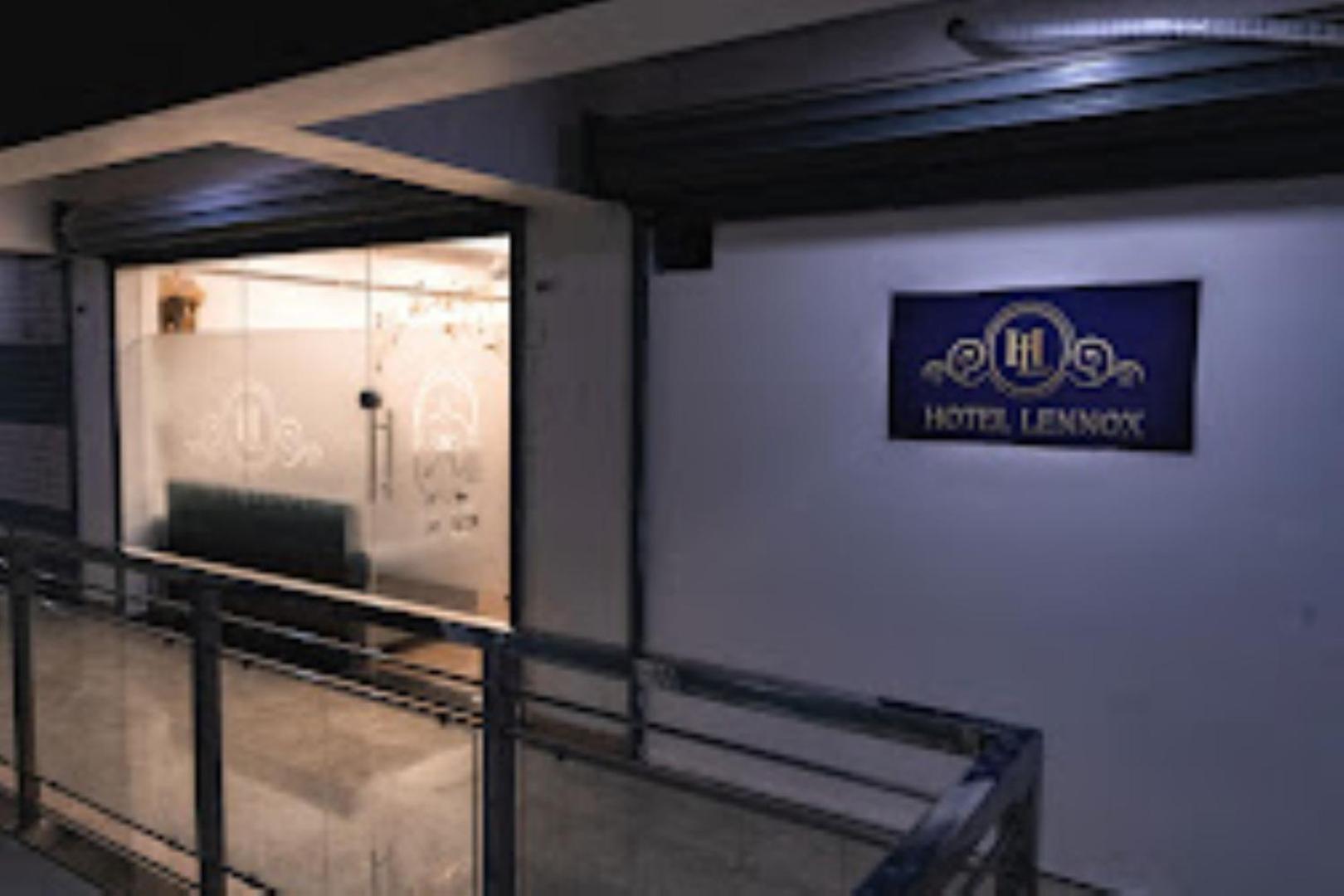 Lennox Hotel , Súrat Exteriér fotografie